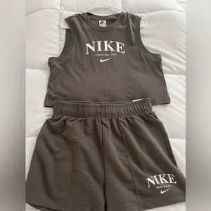 Nike women’s set